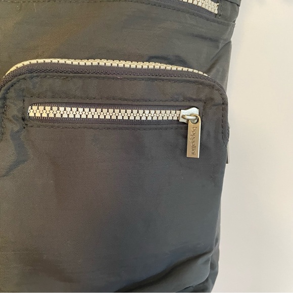 Baggallini Gray Nylon Zip Entry Crossbody Bag Travel Pockets Lightweight Purse - Picture 5 of 11